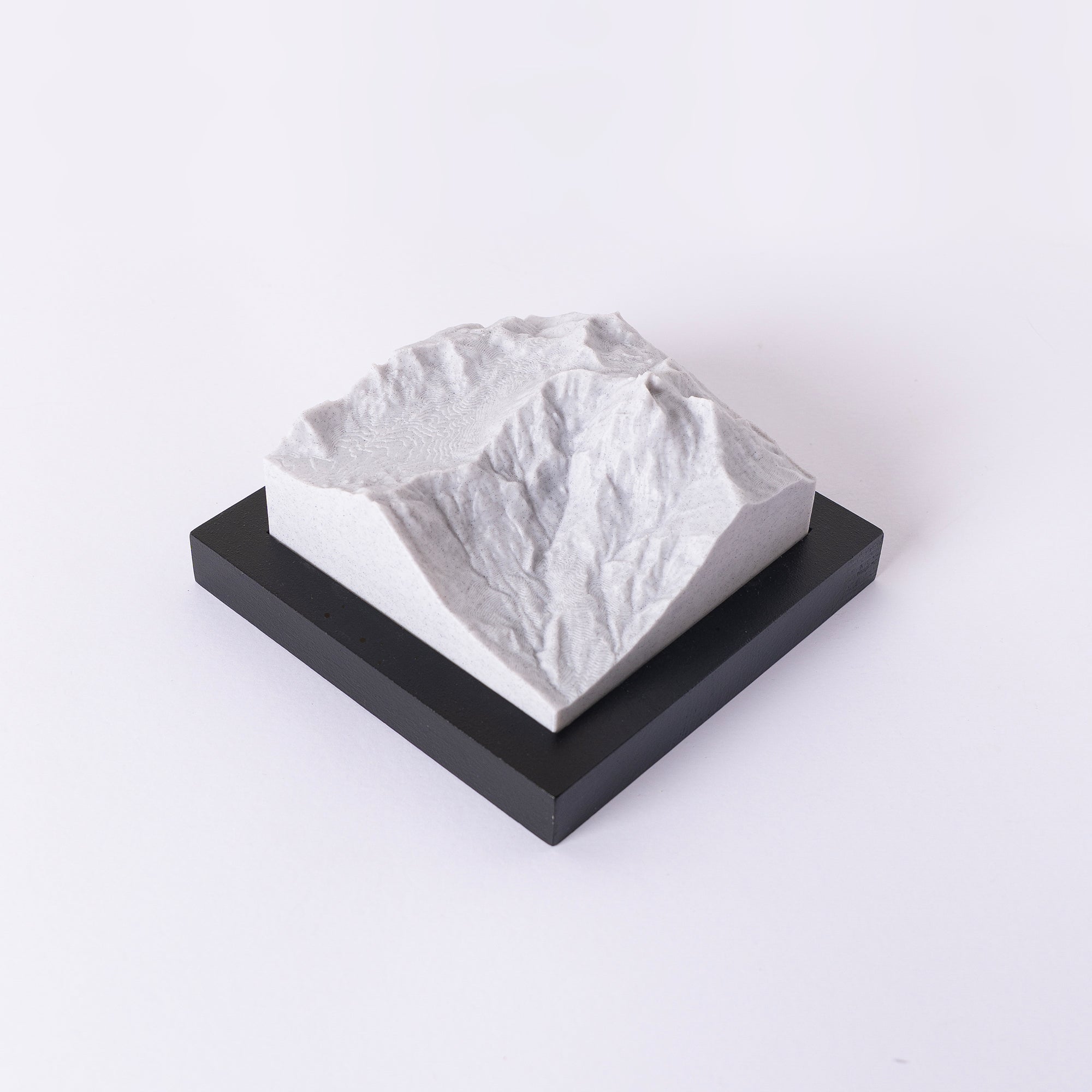 Gran Sasso - 2ª edizione - Marmo - Base legno (Nero)